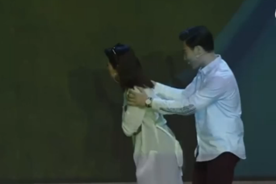 视频:别具一格 长安凌轩上市-舞台剧