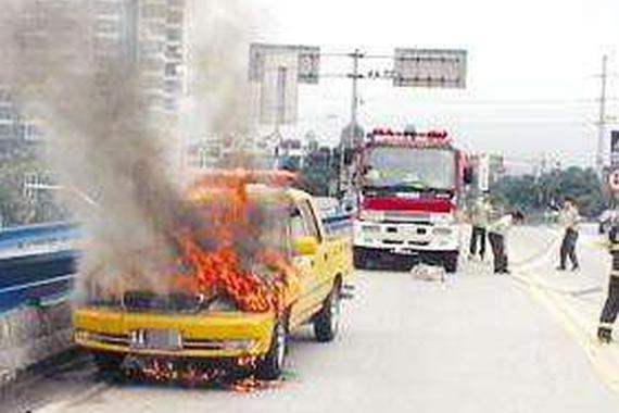 车载灭火器平时当摆设，你真的会使嘛？