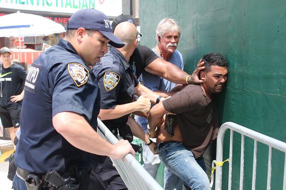 纽约时报广场发生驾车撞人事件 司机被捕