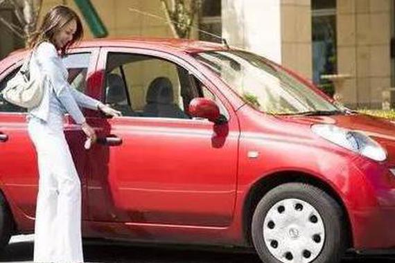 你的一声大力关车门，车主早已经心如刀割