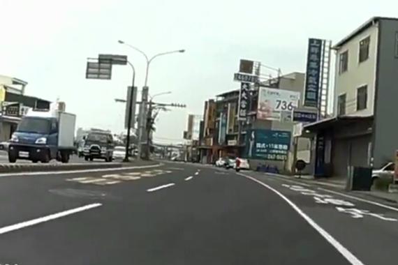 视频：1分钟内出现了多少个违章？