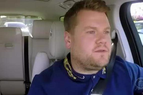 视频：车内纵情高歌！看见自己的影子了吗