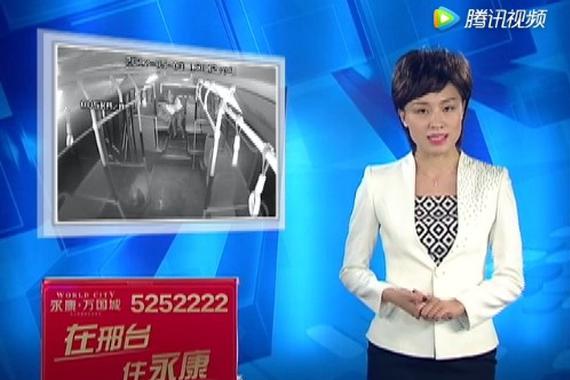 视频：乘客公交犯急症，司机落客救人