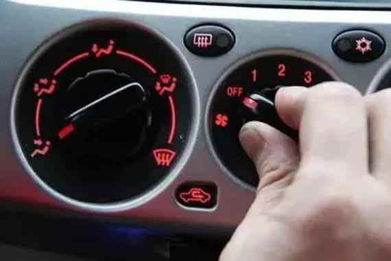 天热了，停车后先熄火还是先关空调？