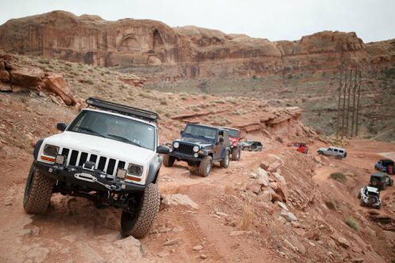 驾驶牧马人穿越摩押这样的路才叫真越野