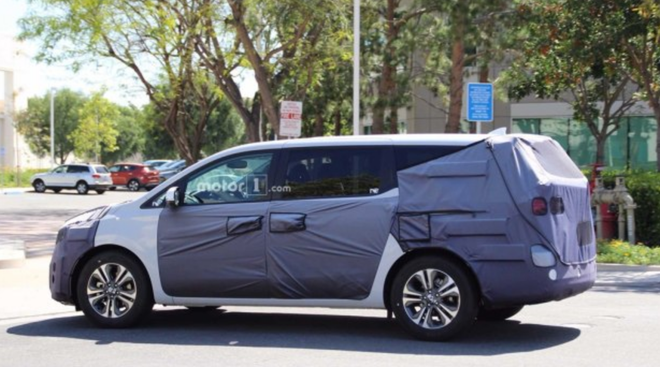 外观将升级 曝起亚新款嘉华路试谍照