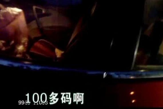 视频：小区内车速飙到100码！连撞三娇车