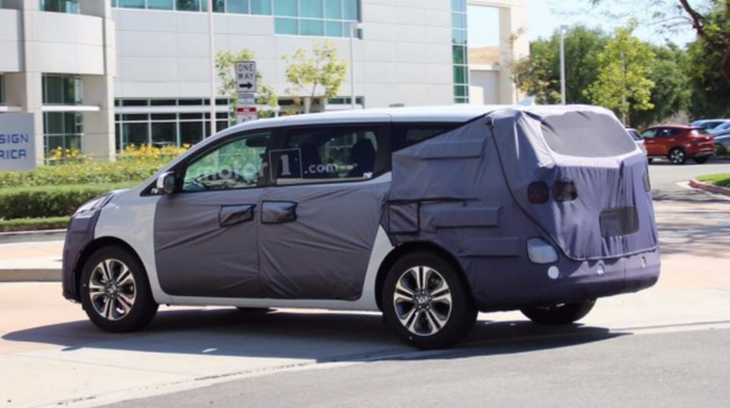 外观将升级 曝起亚新款嘉华路试谍照