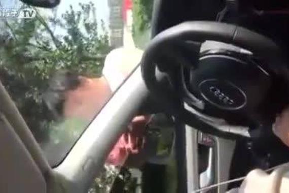 视频：胖女子专拦豪车，不给钱不让走！