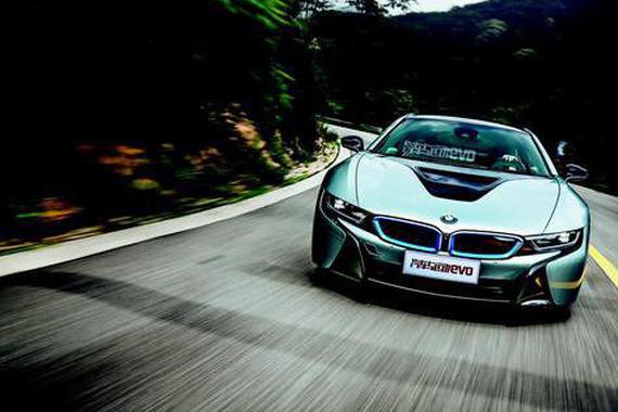 看，宝马的闪电