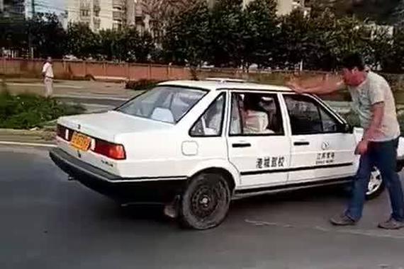 视频：驾校奇招！学员科目二通过率猛增