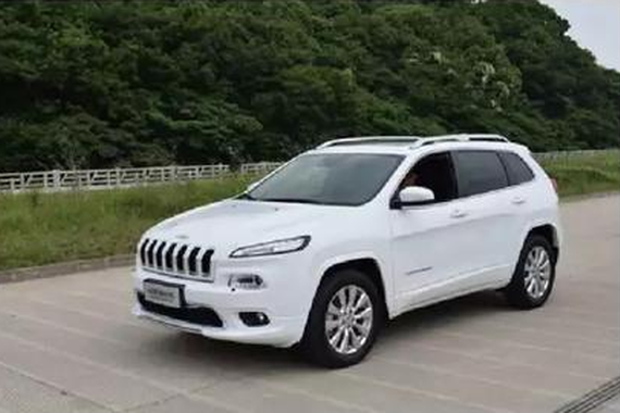 试驾2017款全新Jeep自由光，专业城市SUV！