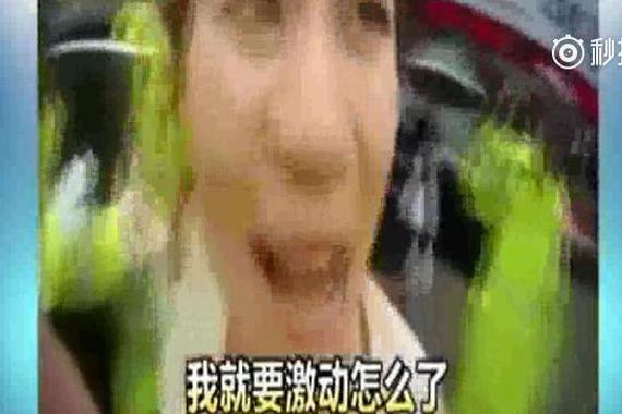 视频：嚣张！女子逆行被查竟打交警