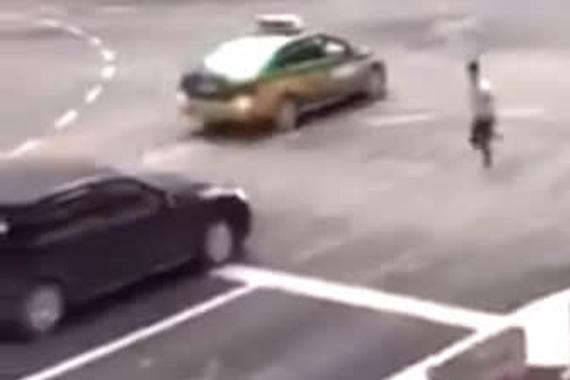 视频：想做碰瓷这行！胆大心细身体好