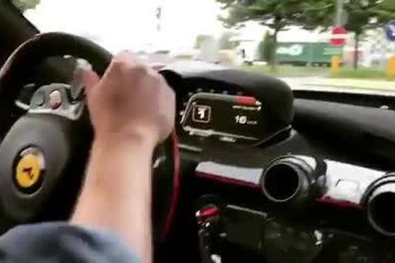 视频：传说中开法拉利的正确姿势