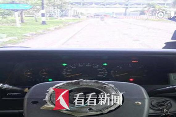 视频：生猛司机方向盘脱落继续淡定开车