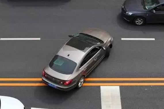 开车惹人恨9大恶习，超过3个还是别开车了