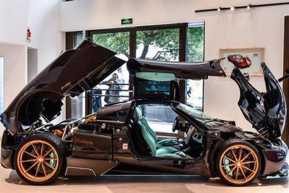 2900万中国定制超跑，方向盘不知咋弄