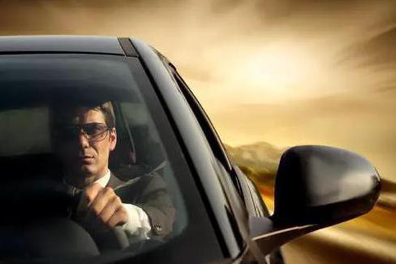 你拖后腿了吗？什么年龄开什么样的车！