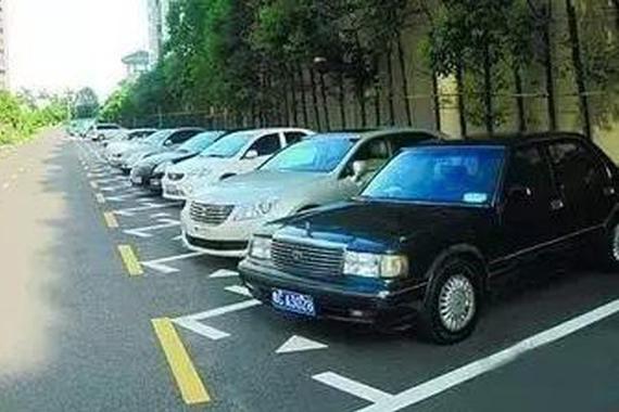 狭窄车位怎么停？学会这5点，让你特省事！