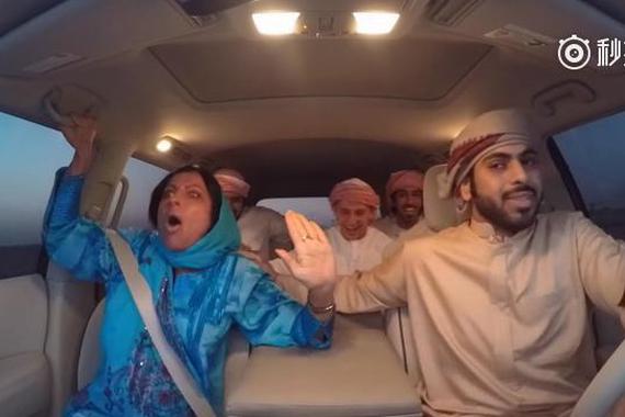 视频：玩大了吧！富二代把亲妈骗去飙车