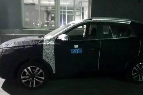 搭载两款发动机 曝荣威全新SUV路试谍照