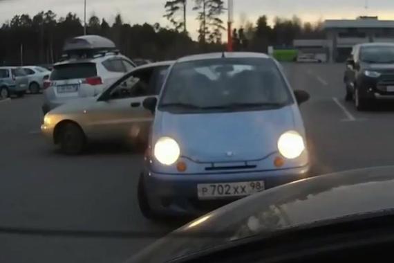 视频：国外女司机系列 有什么相似之处吗？