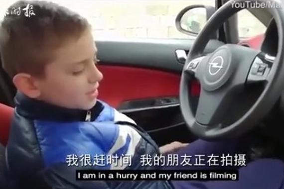 视频：法国12岁少年偷开汽车 几秒后失控