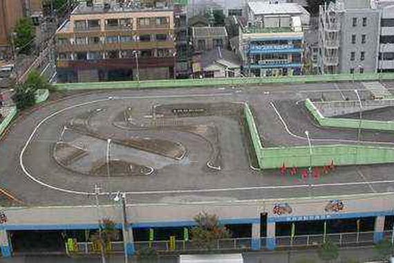 宜宾“楼顶驾校”被叫停 乡村学员练车难如何解