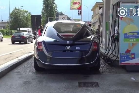 视频：全球最贵劳斯上路 气势逼人