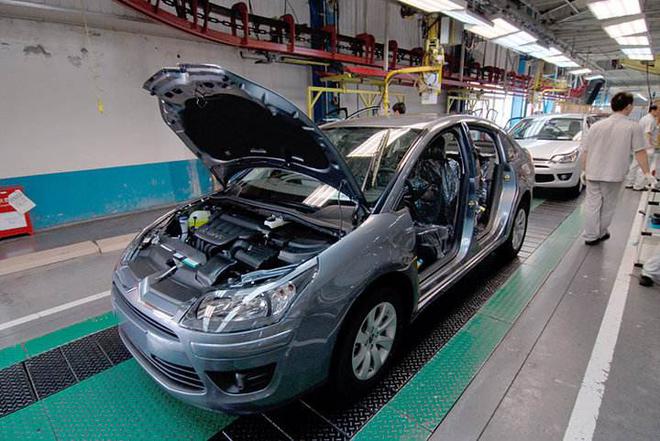 神龙汽车经管层再做调整 闫励接棒周晓伏