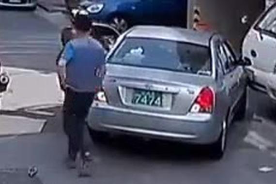 视频：女司机主动帮忙 结果却是很尴尬