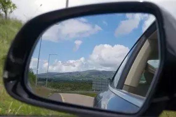 原来，汽车后视镜还能有这些功能！