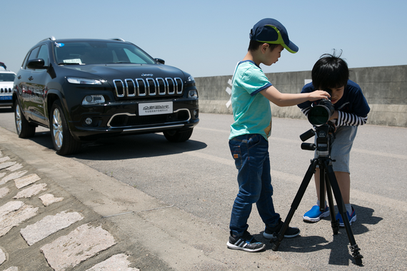 带孩子去看世界，你需要一辆Jeep自由光！