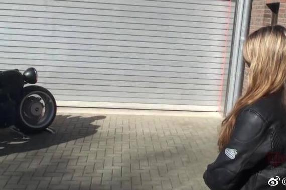 视频：二战的飞机发动机，加在了摩托车上