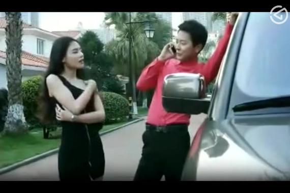 视频：路虎旁泡妞，车不是自己的也成