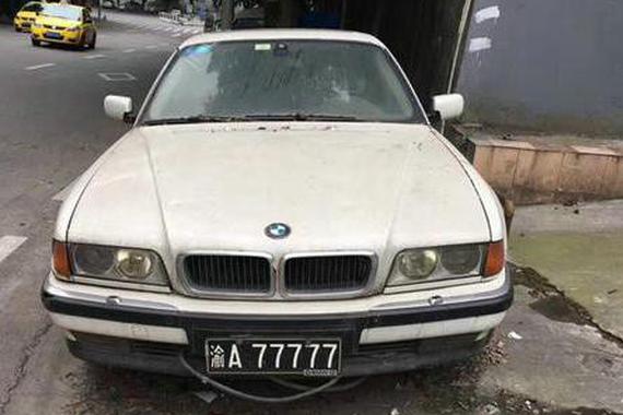 300多万顶级豪车停路边，路人感叹！