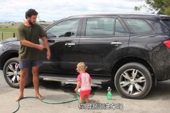 视频：爸爸分享的教学，如何用宝宝洗车