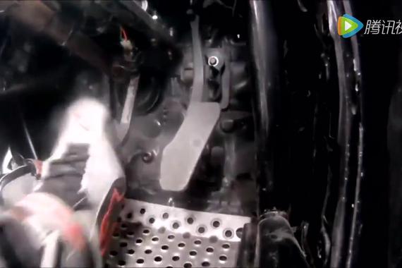 视频：赛车手：唔太紧张了，真是乱踩的