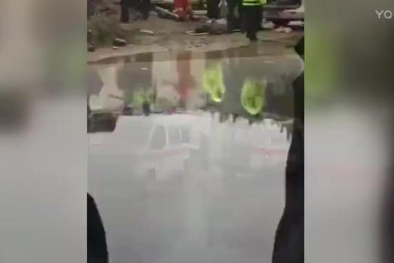 山东高速大客车侧翻 已致7人死亡