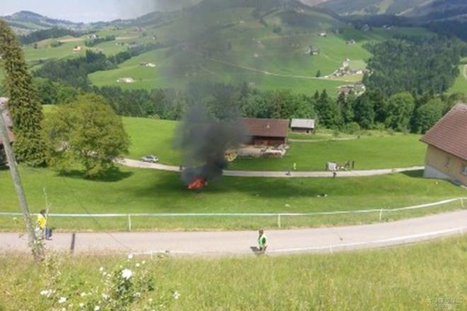 著名汽车主持Richard Hammond车祸受伤