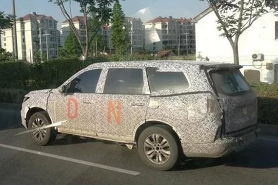 荣威全新中型SUV谍照 或命名为RX8