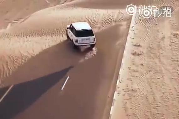 有一款车型叫中东版，一言不合就冲沙