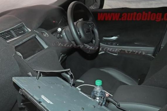 捷豹E-PACE内饰谍照曝光 配液晶仪表/2017年内发布