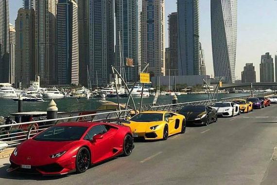 视频：路遇某车，秒杀各个豪车