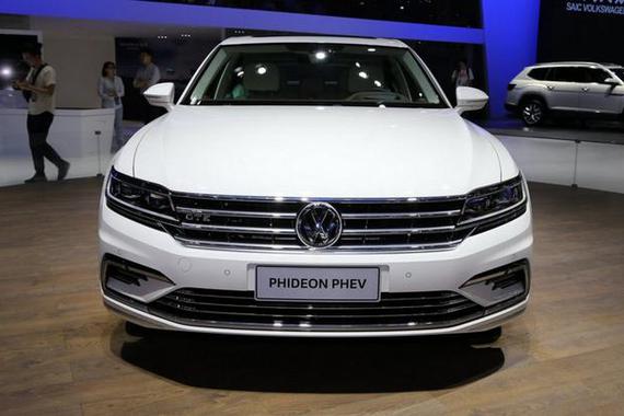 大众旗舰不如迈腾，跟A6L拜把，不敢称5系为兄