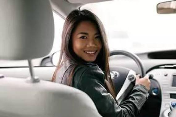 购车年轻化，在校大学生购车是有钱任性？