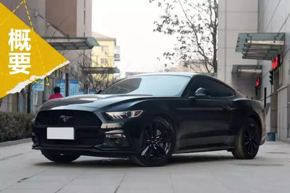 夜店门口，听说大长腿和这三款跑车更配哦！