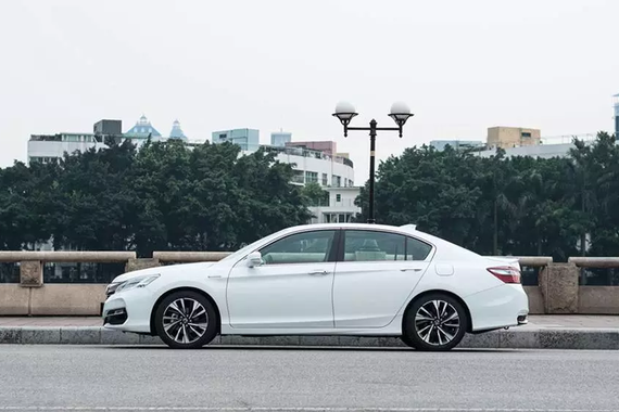 20大几万不买“BBA”，懂车的男人只选Ta！