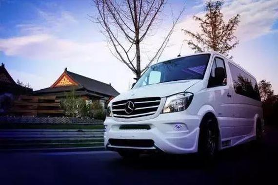 只为了纪念他，奔驰特别为他定制了一款豪车！